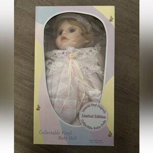 Emerald Vinyl Originals 2000 Edition Doll SALLY No. 79373A New In Box